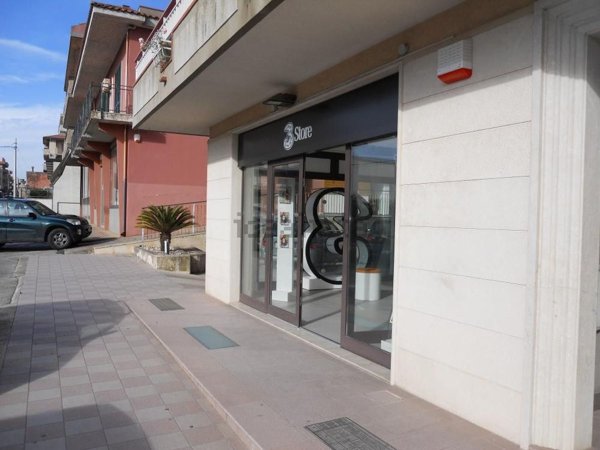 locale commerciale in vendita a Modica in zona Sacro Cuore