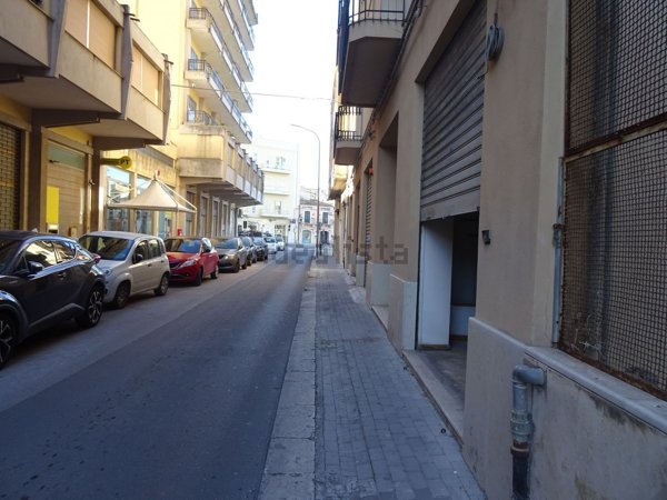 locale commerciale in vendita a Modica in zona Modica Alta