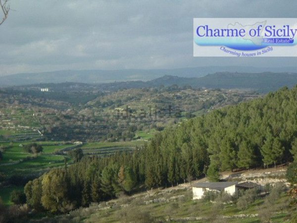 casa indipendente in vendita a Modica