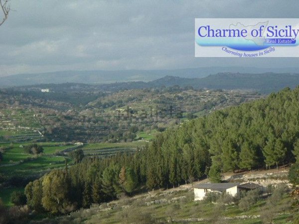 casa indipendente in vendita a Modica