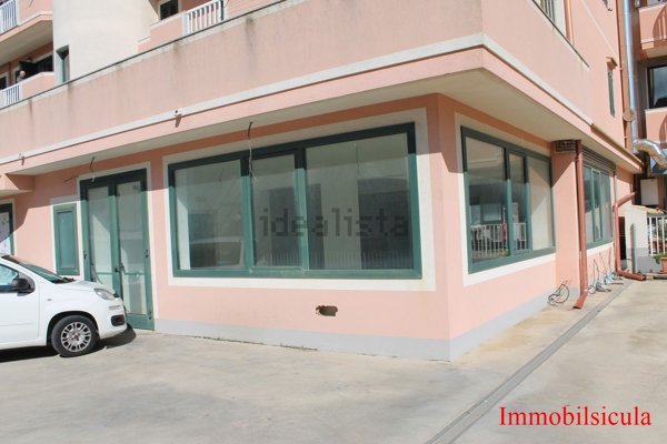 locale commerciale in vendita a Modica