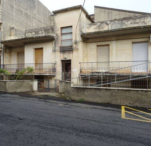 casa indipendente in vendita a Modica in zona Modica Alta