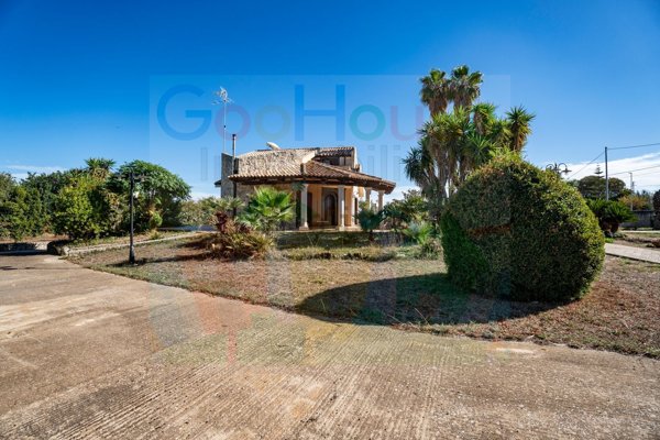 casa indipendente in vendita a Modica