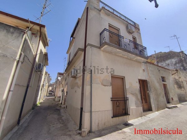 casa indipendente in vendita a Modica in zona Modica Alta