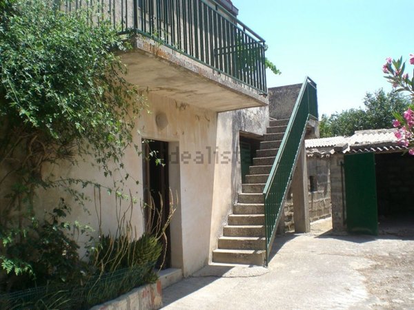 casa indipendente in vendita a Modica