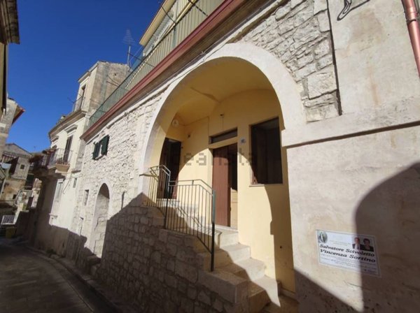casa indipendente in vendita a Modica