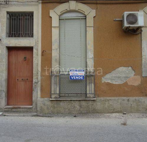 casa indipendente in vendita a Modica in zona Modica Bassa