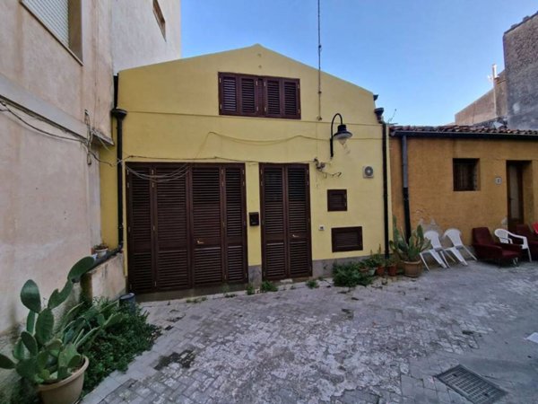 casa indipendente in vendita a Modica in zona Modica Alta