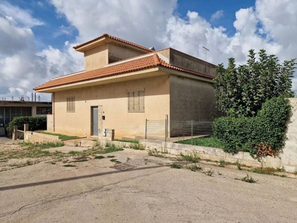 casa indipendente in vendita a Modica