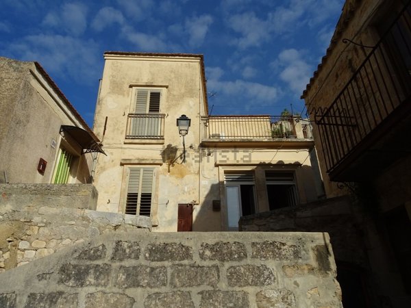 casa indipendente in vendita a Modica in zona Modica Alta