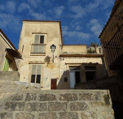 casa indipendente in vendita a Modica in zona Modica Alta