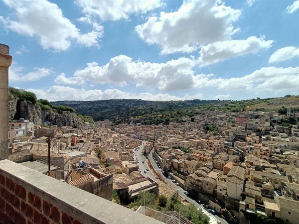casa indipendente in vendita a Modica