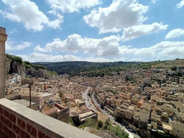 casa indipendente in vendita a Modica