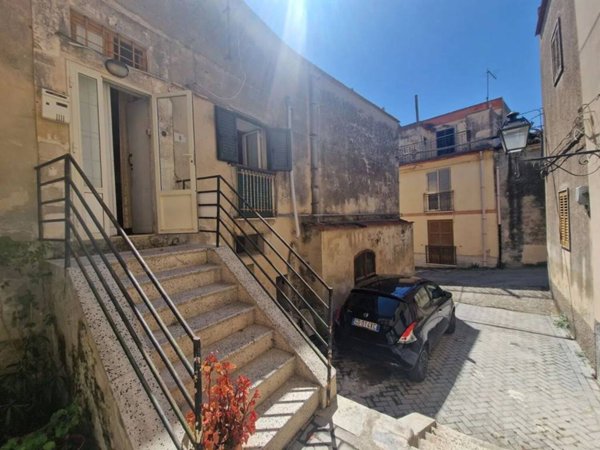 casa indipendente in vendita a Modica in zona Modica Alta