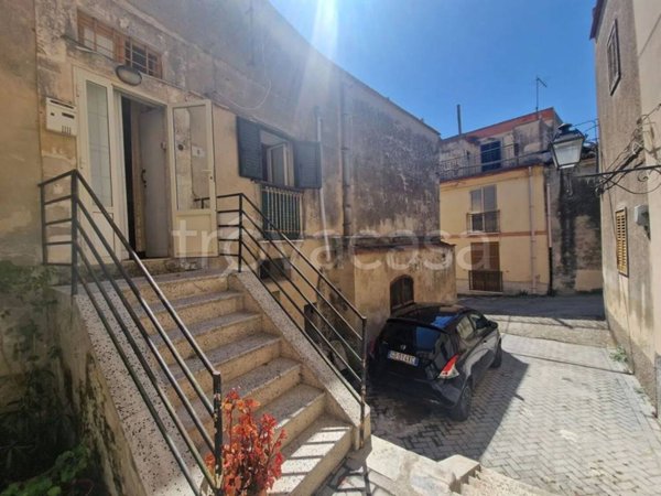 casa indipendente in vendita a Modica