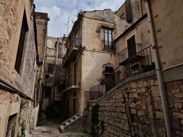 casa indipendente in vendita a Modica in zona Modica Bassa