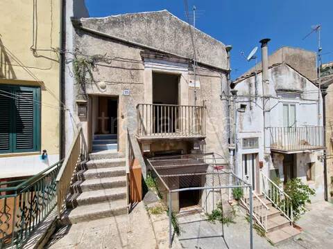 casa indipendente in vendita a Modica in zona Modica Bassa