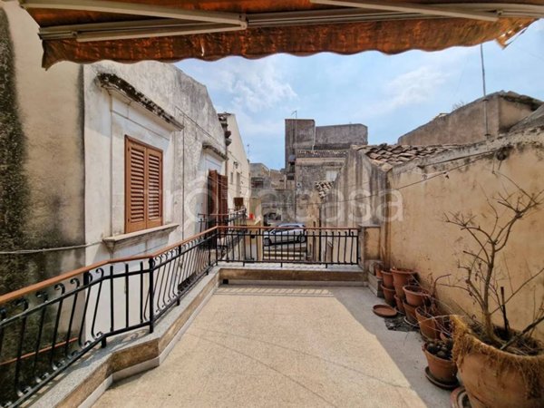casa indipendente in vendita a Modica in zona Modica Alta