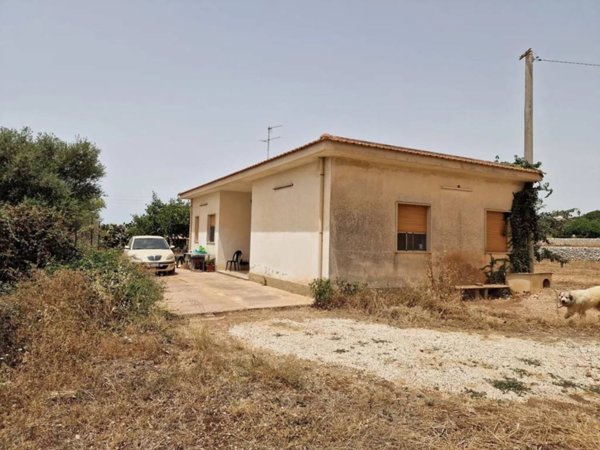 casa indipendente in vendita a Modica