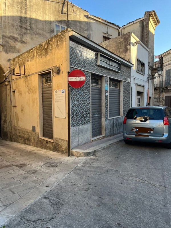 locale di sgombero in vendita a Modica in zona Modica Alta