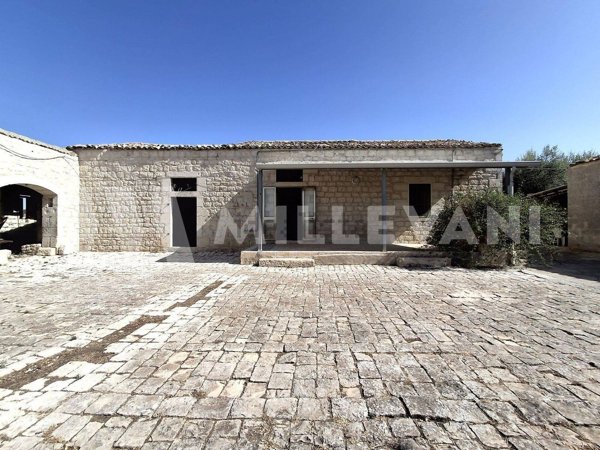 casa indipendente in vendita a Modica in zona Frigintini