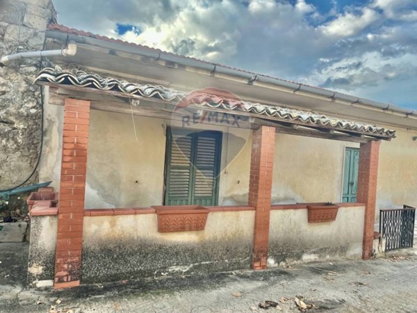 casa indipendente in vendita a Modica in zona Modica Bassa