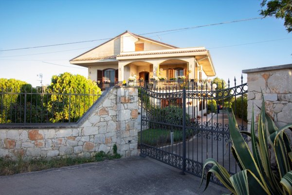 casa indipendente in vendita a Modica