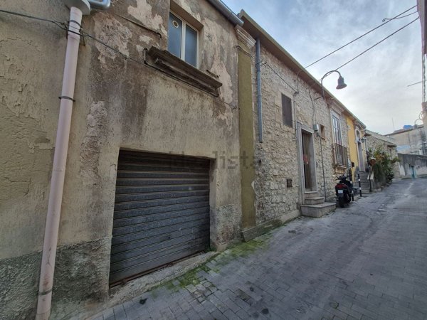 casa indipendente in vendita a Modica