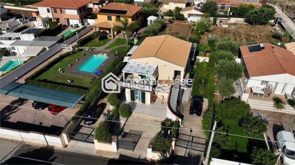 casa indipendente in vendita a Modica