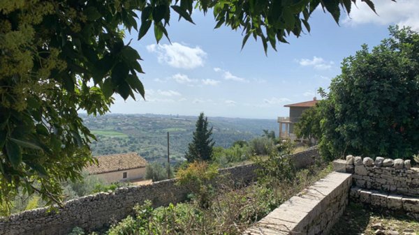 casa indipendente in vendita a Modica in zona Modica Alta