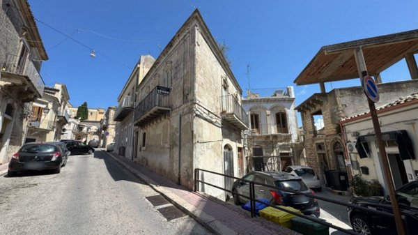 casa indipendente in vendita a Modica in zona Modica Alta