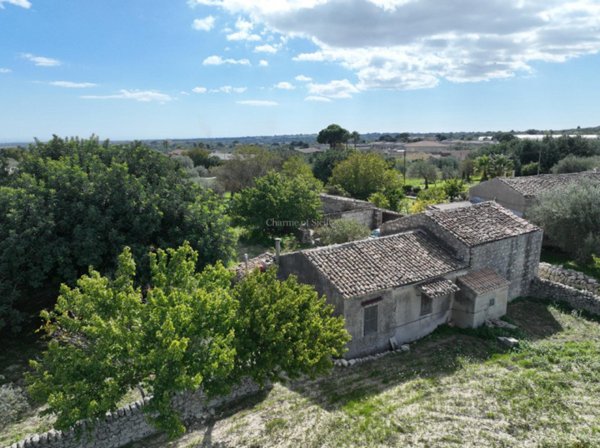 casa indipendente in vendita a Modica in zona Frigintini