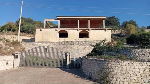 locale commerciale in vendita a Modica