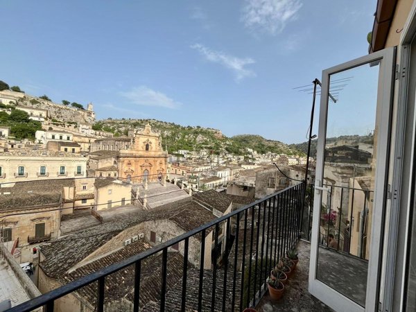 casa indipendente in vendita a Modica