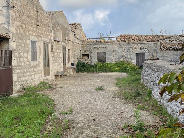casale in vendita a Modica in zona Sacro Cuore