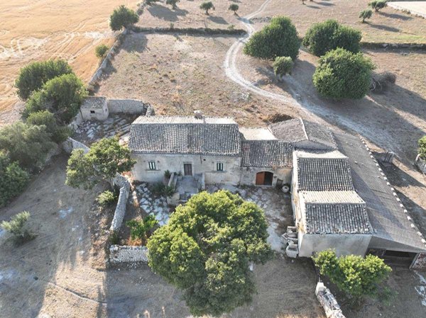 negozio in vendita a Modica in zona Frigintini