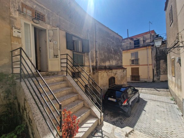 casa indipendente in vendita a Modica