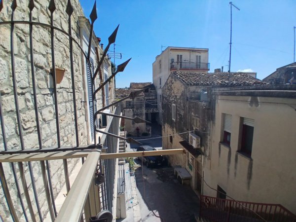 casa indipendente in vendita a Modica in zona Modica Alta