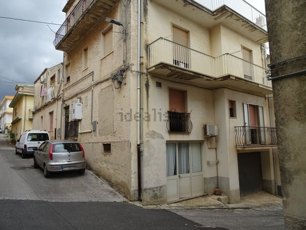 casa indipendente in vendita a Modica in zona Modica Alta