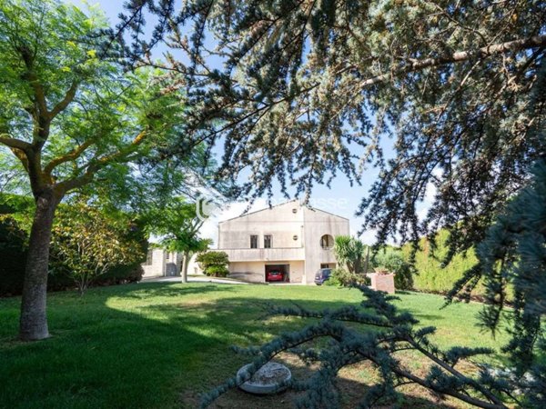 casa indipendente in vendita a Modica