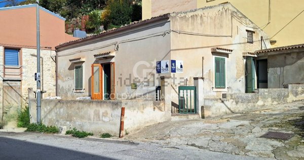 casa indipendente in vendita a Modica in zona Modica Bassa