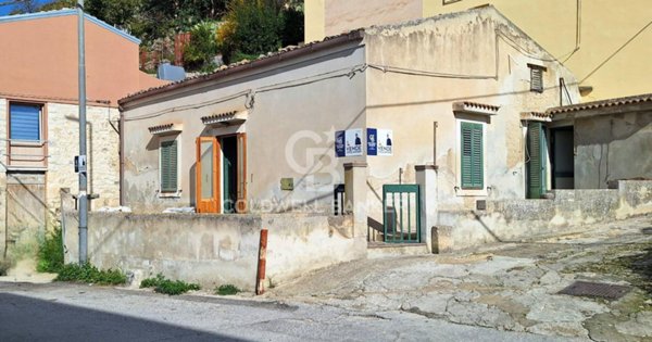 casa indipendente in vendita a Modica in zona Modica Bassa