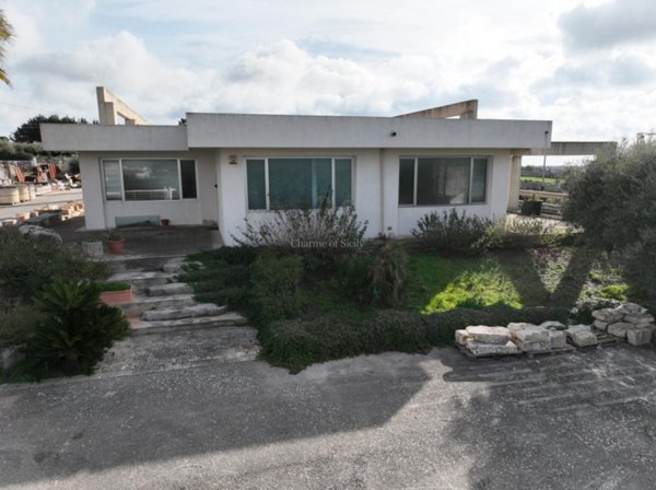 locale commerciale in vendita a Modica