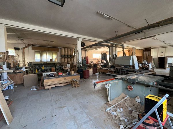 locale commerciale in vendita a Modica