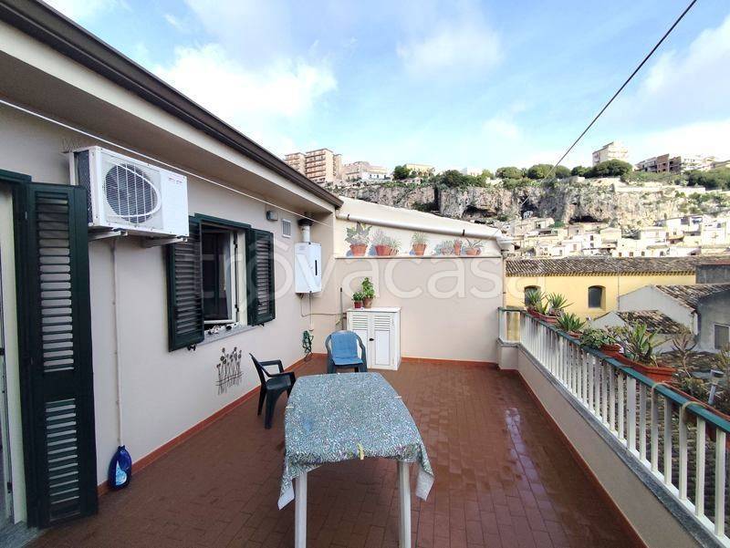 casa indipendente in vendita a Modica in zona Modica Bassa