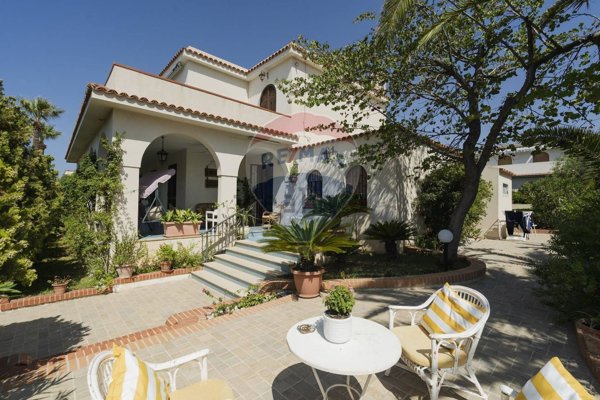 casa indipendente in vendita a Modica in zona Marina di Modica