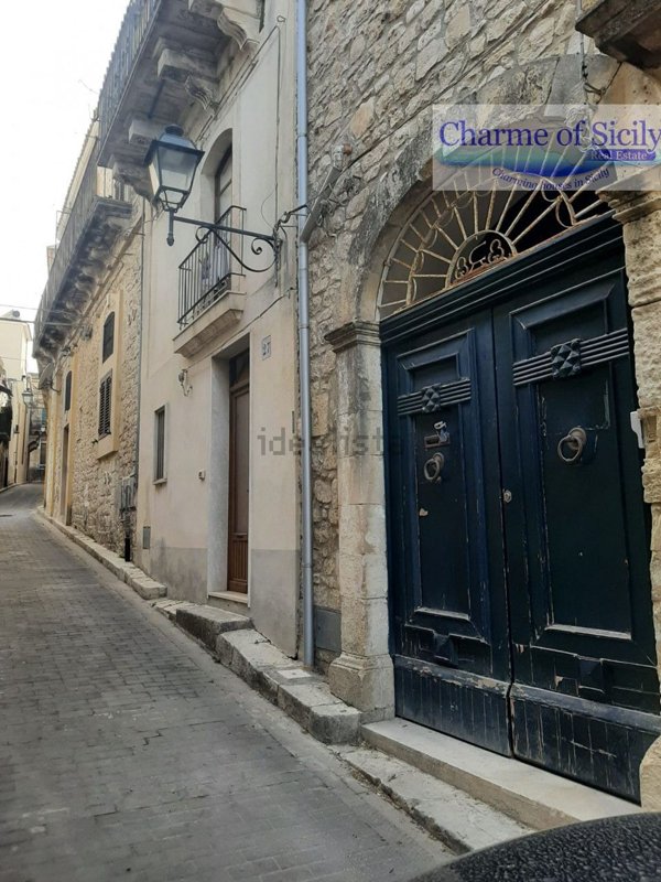 casa indipendente in vendita a Modica in zona Modica Alta