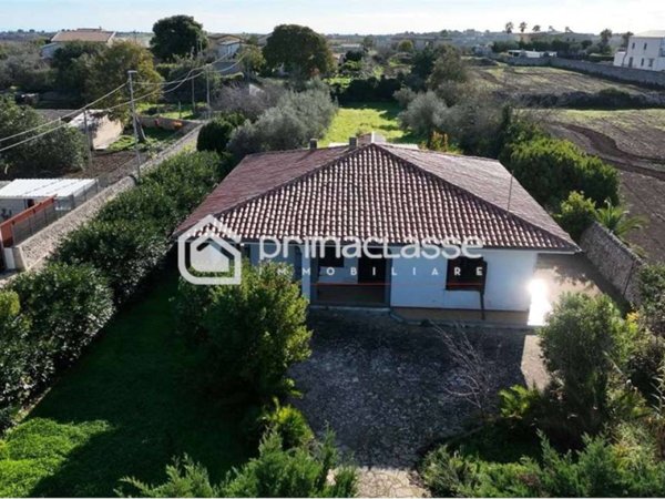 casa indipendente in vendita a Modica in zona Modica Alta