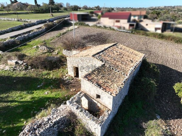 casa indipendente in vendita a Modica