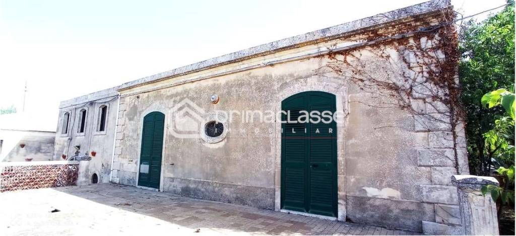 casa indipendente in vendita a Modica